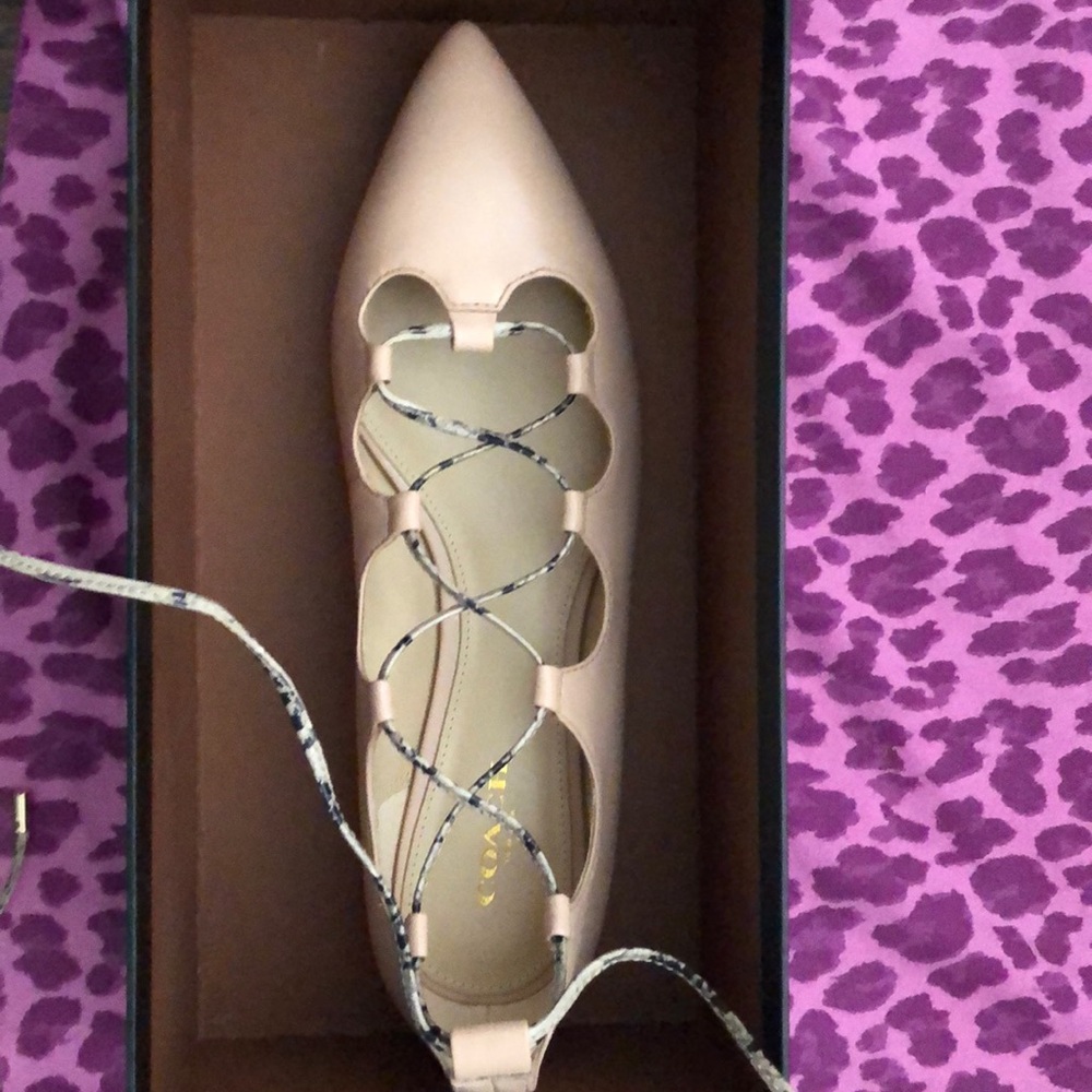 Coach EUC Justine lace up cream flats 8 - Picture 1 of 5